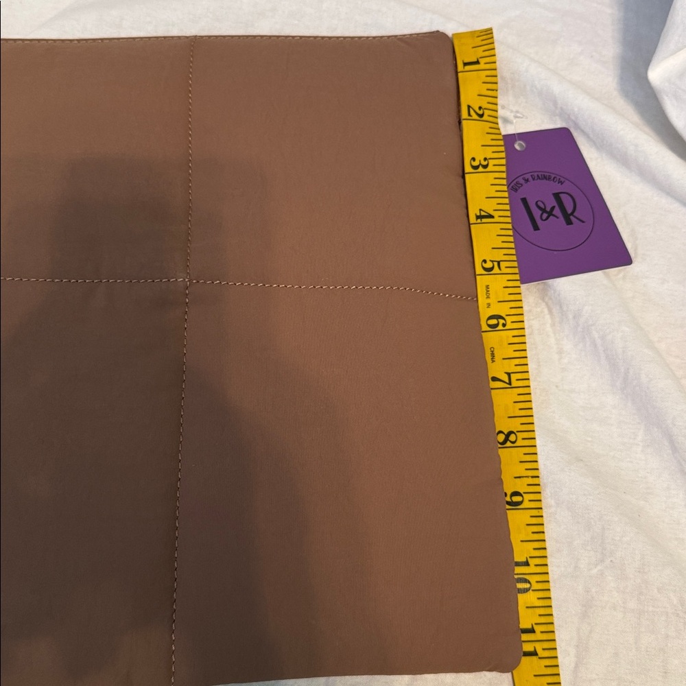 Mauve Brown Quilted laptop holder - Picture 2 of 3